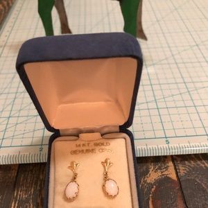 💖14kt  gold and genuine opal earrings 💖